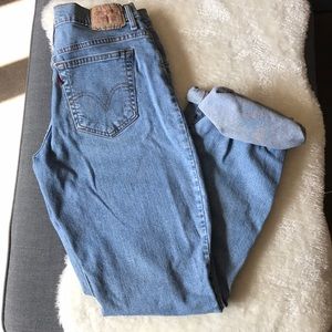 Levi’s 550 light wash jeans